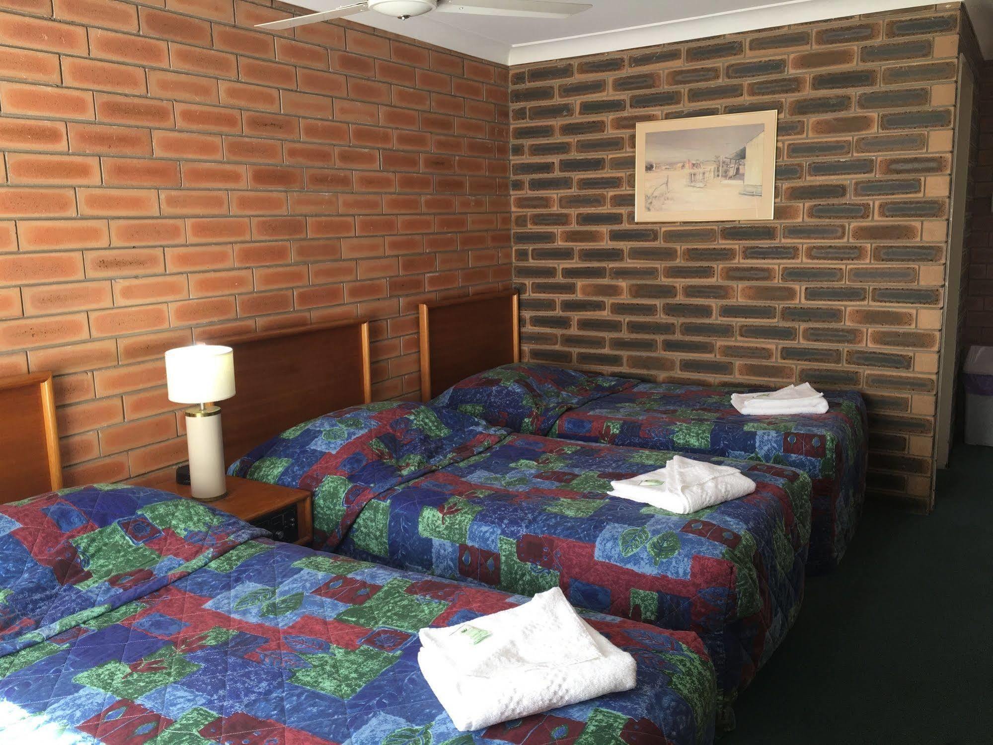 Gunsynd Motor Inn グンディウィンディ エクステリア 写真