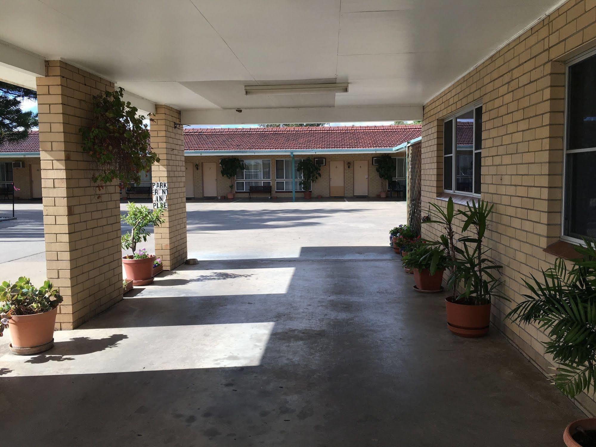 Gunsynd Motor Inn グンディウィンディ エクステリア 写真