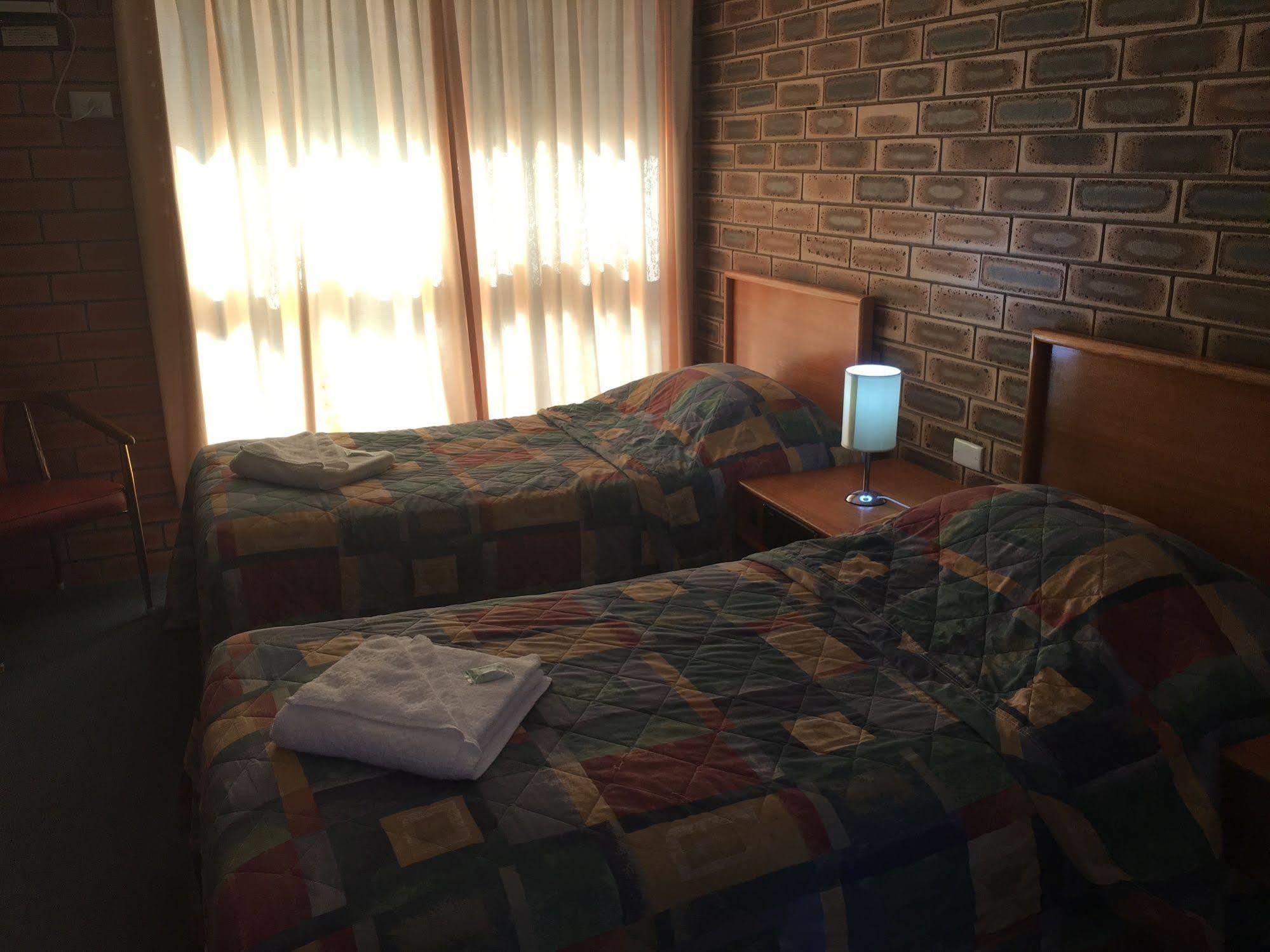 Gunsynd Motor Inn グンディウィンディ エクステリア 写真